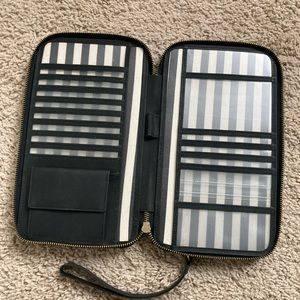 House of Flynn Traveler’s Wallet